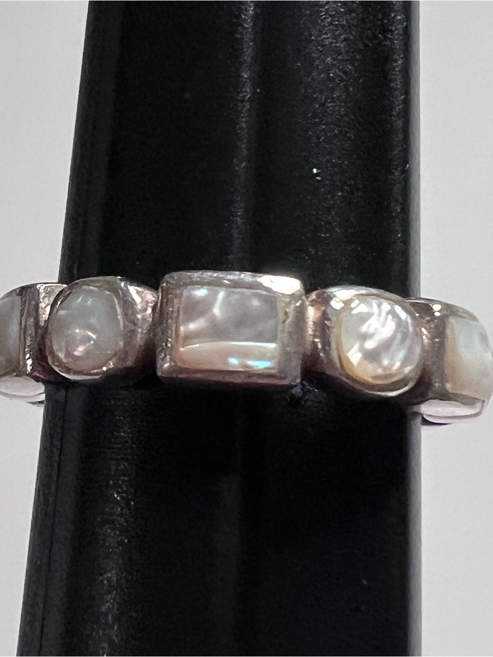 925 Sterling Silver Mother of Pearl Bezel Set Band Ring Size 5 Peyote Bird